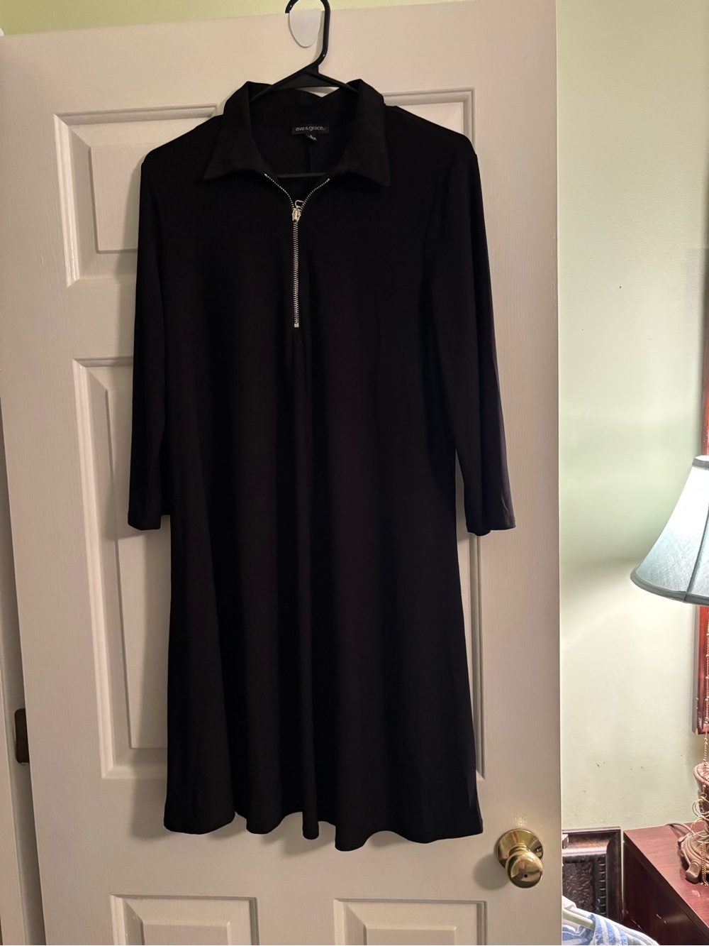 Like new Ava & Grace Black Zip-Front Collar Long Sleeve Dress Sz L.